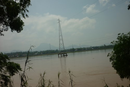 Huyện Nông Sơn và khu Tây Duy Xuyên (Quảng Nam) Cấp điện tạm thời bằng nguồn điện phát độc lập từ Thủy điện Khe Diên