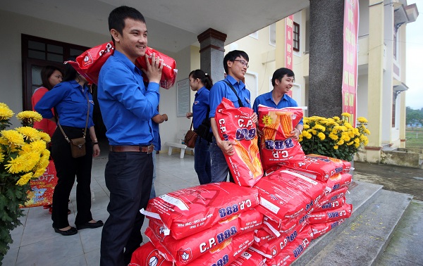 Nông Sơn: Hỗ trợ 400kg bắp giống cho người dân xã Quế Lâm