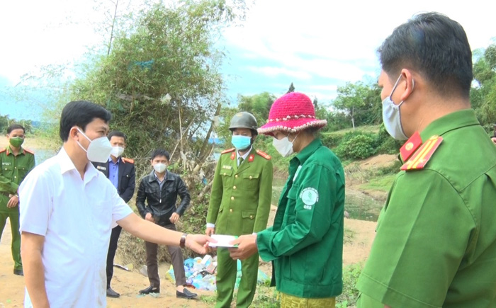 Nông Sơn: Thăm, hỗ trợ nạn nhân tử vong trên sông Thu Bồn