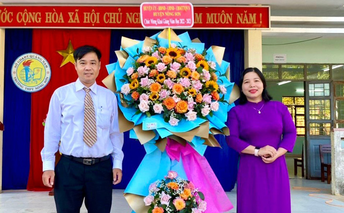 Phó Chủ tịch UBND huyện Nguyễn Thị Thu Thủy dự Lễ khai giảng năm học mới tại Trường THPT Nông Sơn