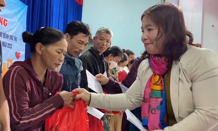 Nông Sơn: Quỹ Vì trẻ em khuyết tật Việt Nam trao quà Tết với số tiền gần 90 triệu đồng
