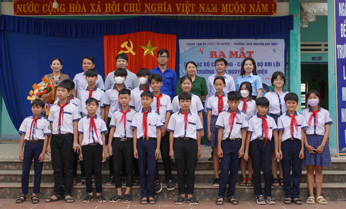 Trường THCS Nguyễn Duy Hiệu thành lập CLB Cầu lông, CLB Bơi lội