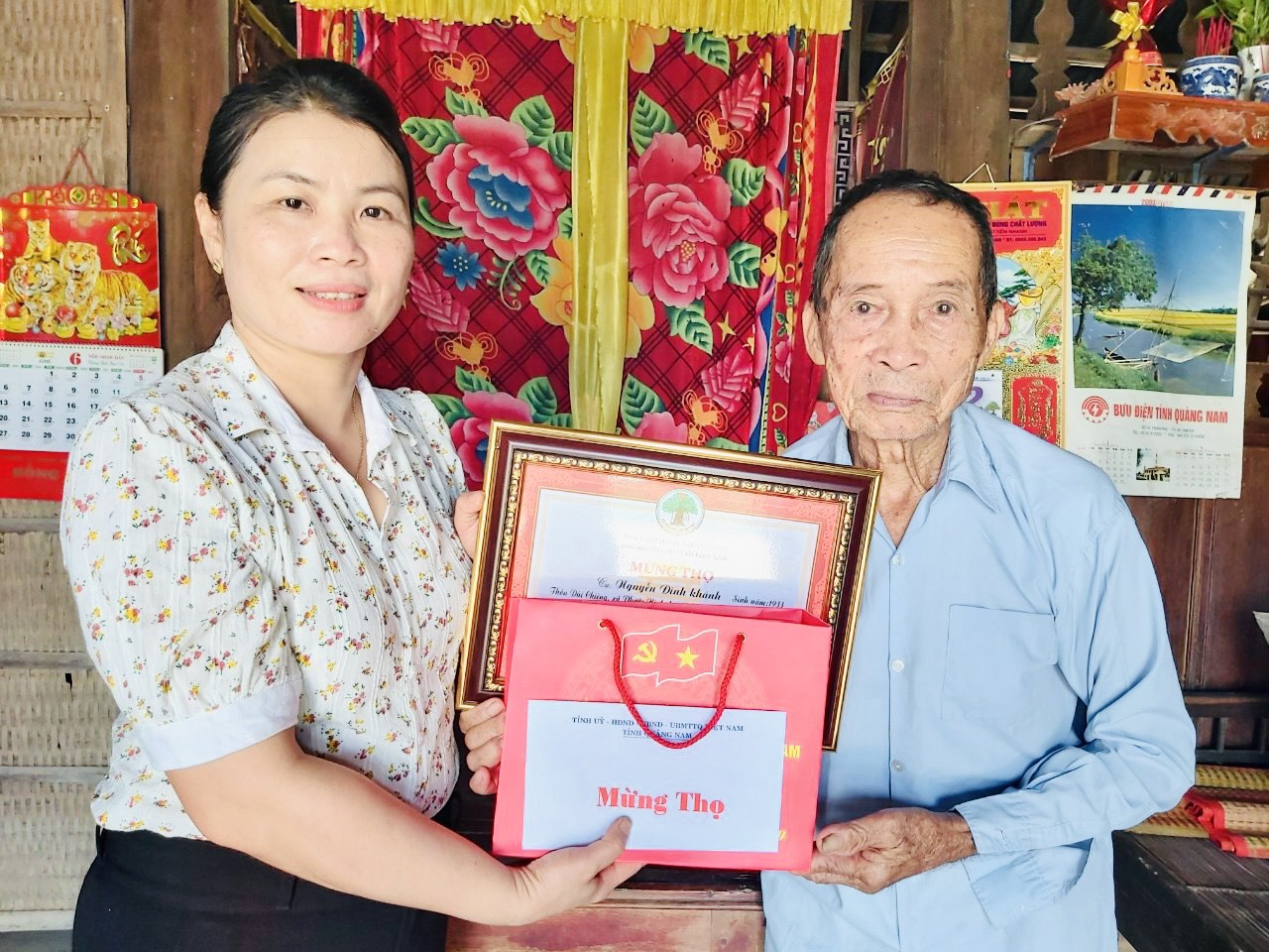 Phó Chủ tịch HĐND huyện Tào Thị Tố Điểm thăm, chúc thọ người cao tuổi