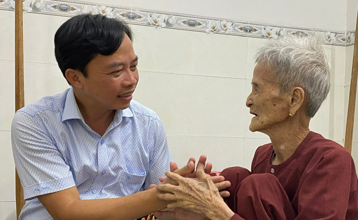 Nông Sơn: Lãnh đạo huyện thăm, tặng quà gia đình chính sách